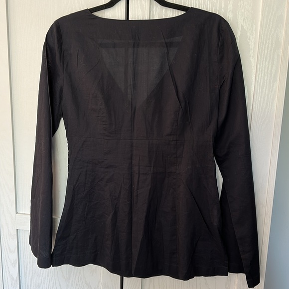 Ann Taylor Loft Black Split Neck Blouse w/Beige Embroidered Accent at Waist Sz 8 - Picture 3 of 9